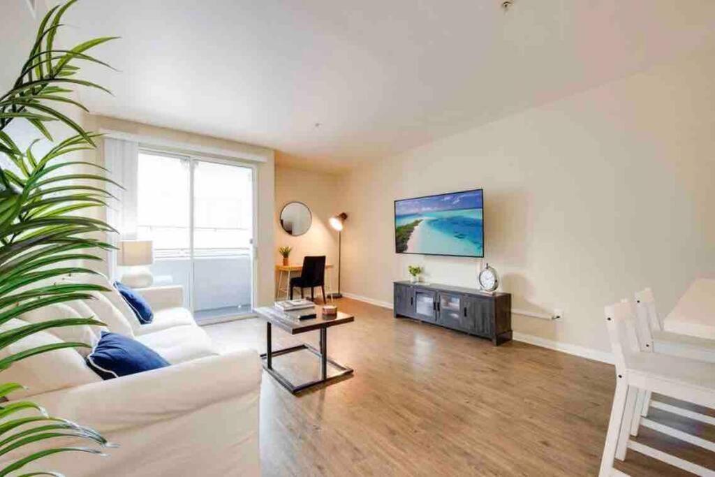 The Nest A Spacious 1 Bedroom Apartment With A Pool View Los Angeles Buitenkant foto
