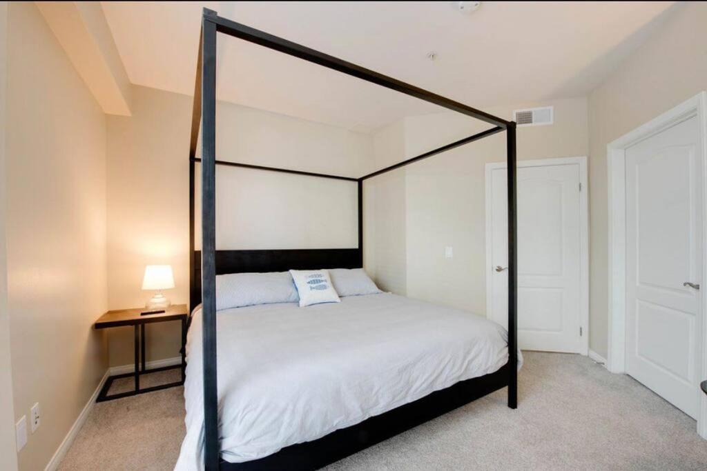 The Nest A Spacious 1 Bedroom Apartment With A Pool View Los Angeles Buitenkant foto