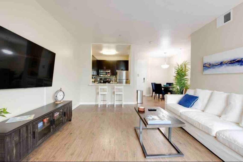 The Nest A Spacious 1 Bedroom Apartment With A Pool View Los Angeles Buitenkant foto