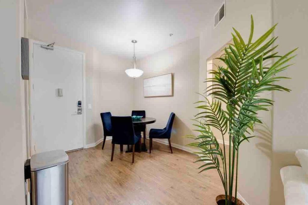 The Nest A Spacious 1 Bedroom Apartment With A Pool View Los Angeles Buitenkant foto