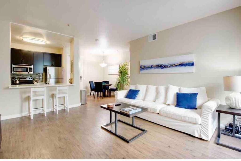 The Nest A Spacious 1 Bedroom Apartment With A Pool View Los Angeles Buitenkant foto